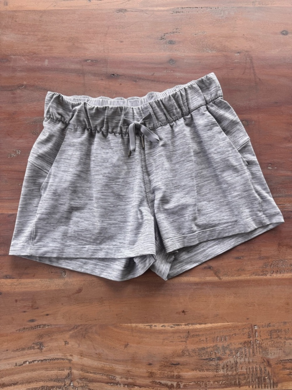 Lululemon On the Fly shorts size 6. LOT OF 5 - Picture 8 of 11